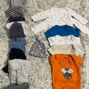 Bundle of baby clothes (0-4 months), excellent condition (Carter’s, H&M, etc)
